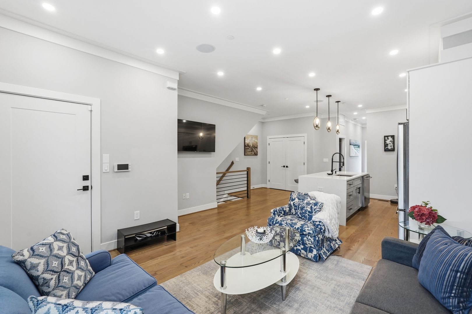 Updated Condo Style Townhome in Columbia Heights! – photo 5