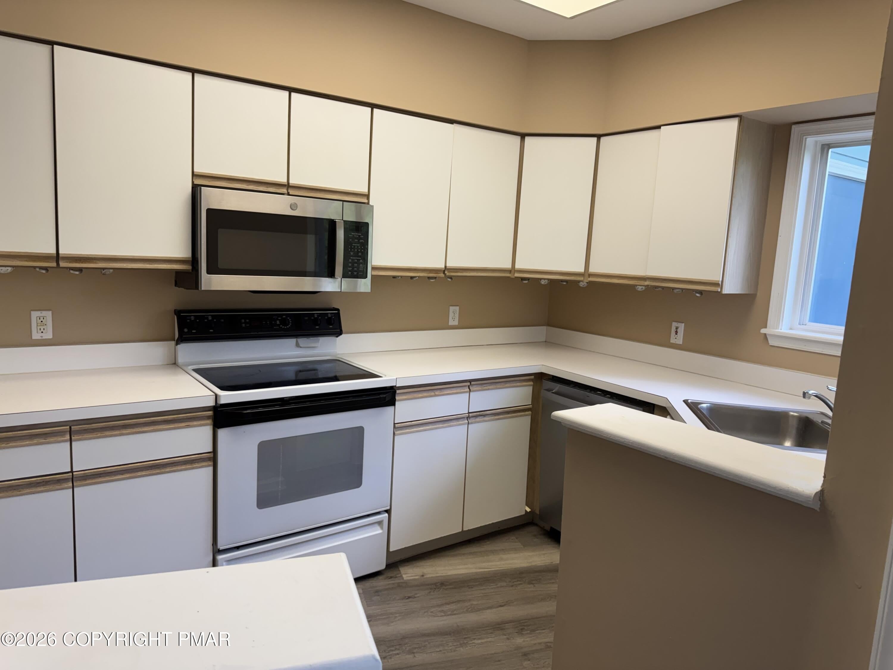 143 Huntington Drive – photo 4