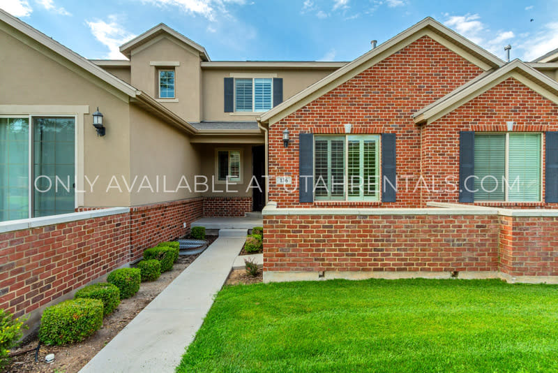 136 W 3360 N – photo 2