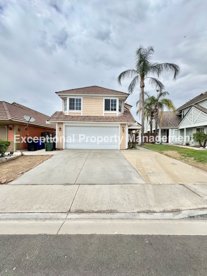 Ready to move in 4 bedroom 3 bath home with a pool – photo 1