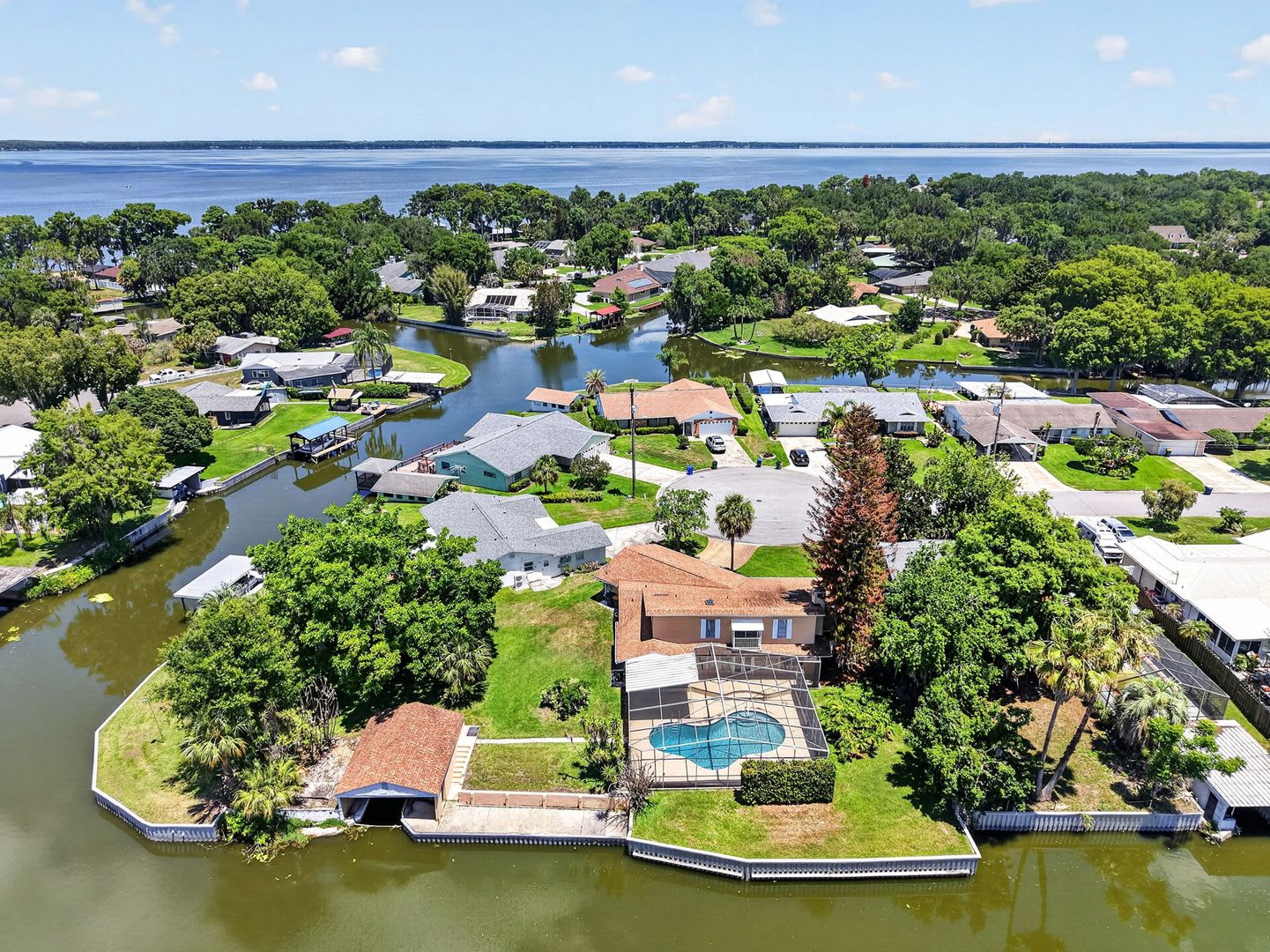 Available Now Unique Canal Front Pool Home With Boathouse Chain Of Lakes Access – photo 5
