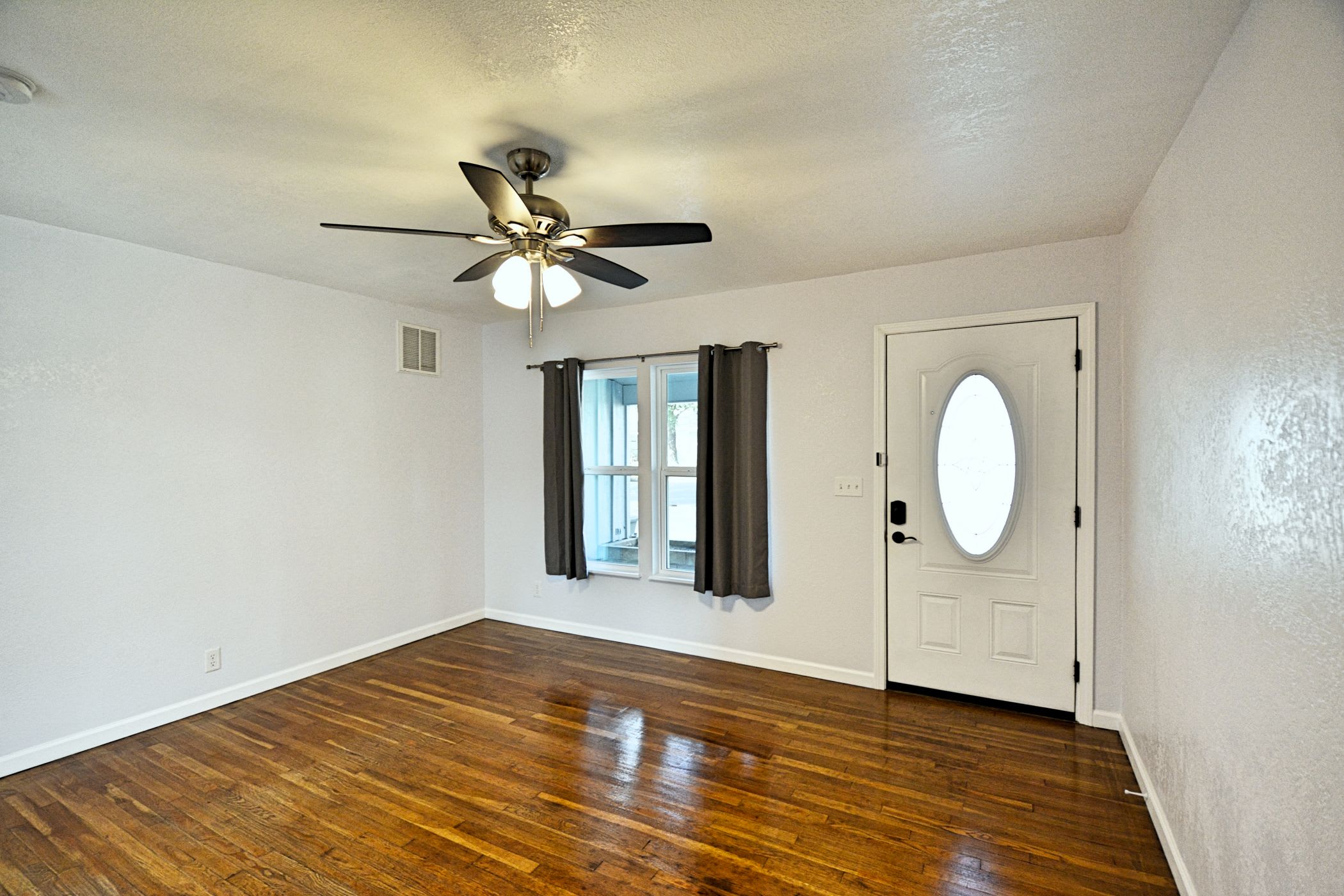 571 West Merriweather Street – photo 3