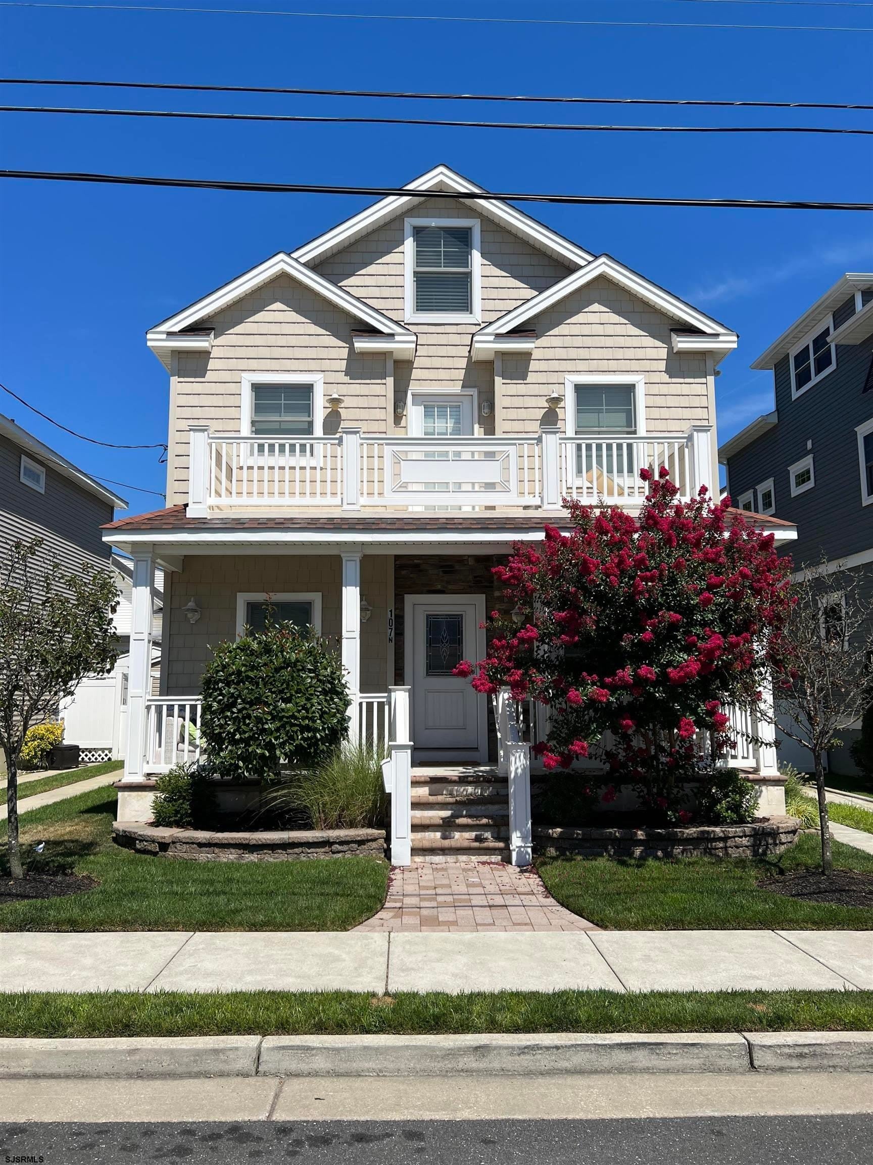 107 N Douglas Ave – photo 1