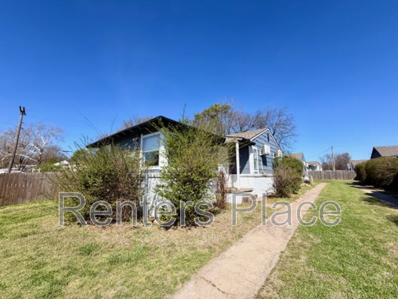 2915 East Easton Street – photo 2