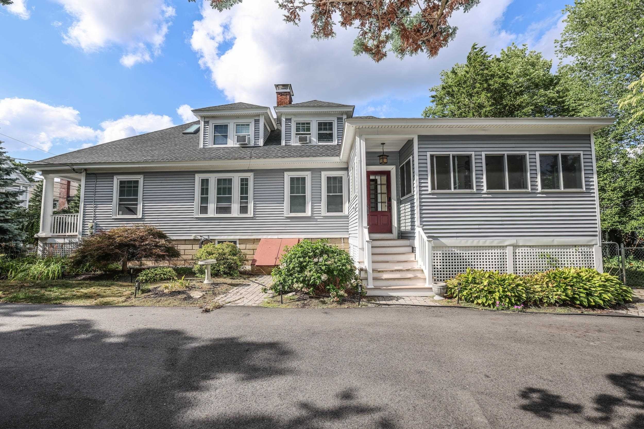 749 Maple Street – photo 1