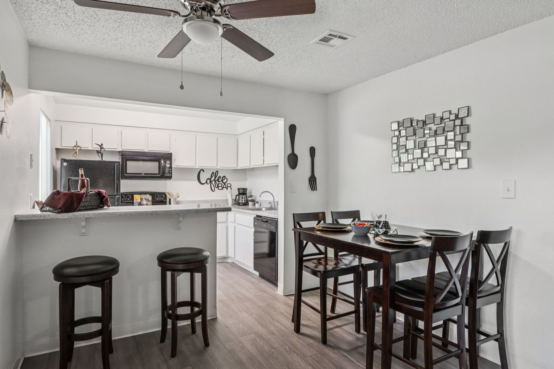 Sahara and Playa Palms Apartments – photo 2
