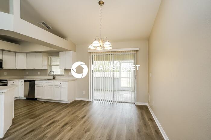 1154 Northwest 27th Avenue – photo 3