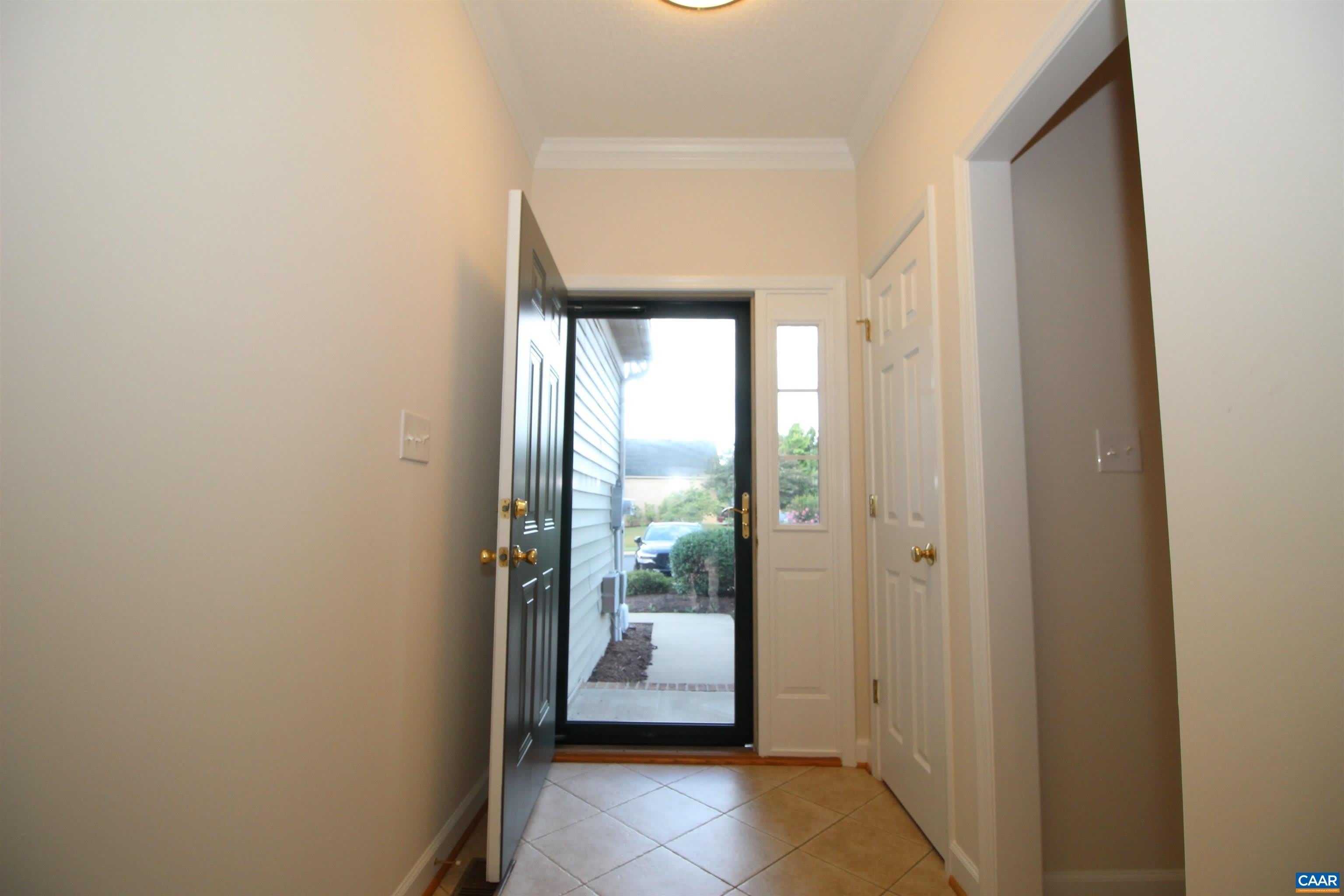 121 BRYANT DR – photo 2