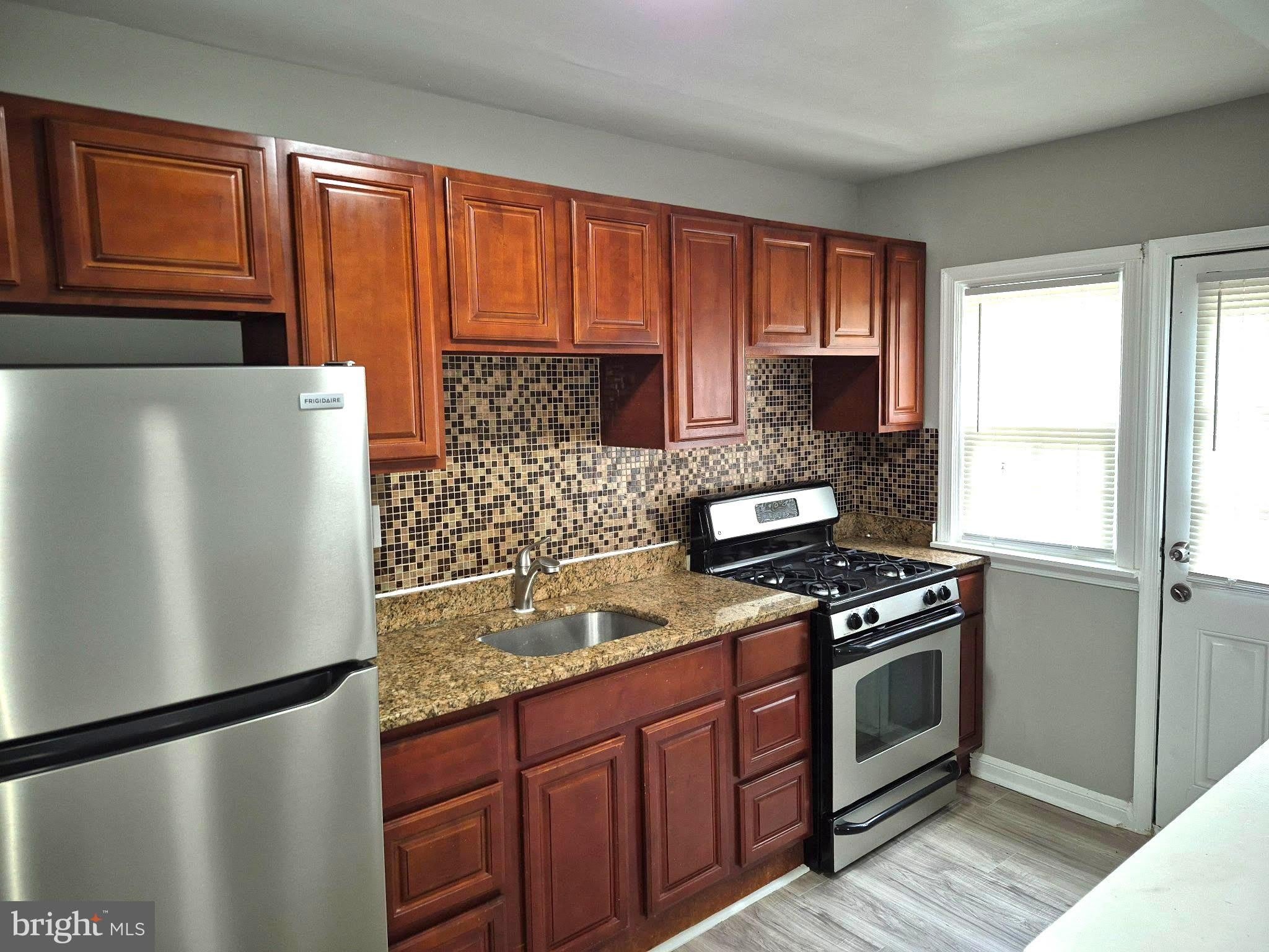 929 E 41ST Street – photo 3