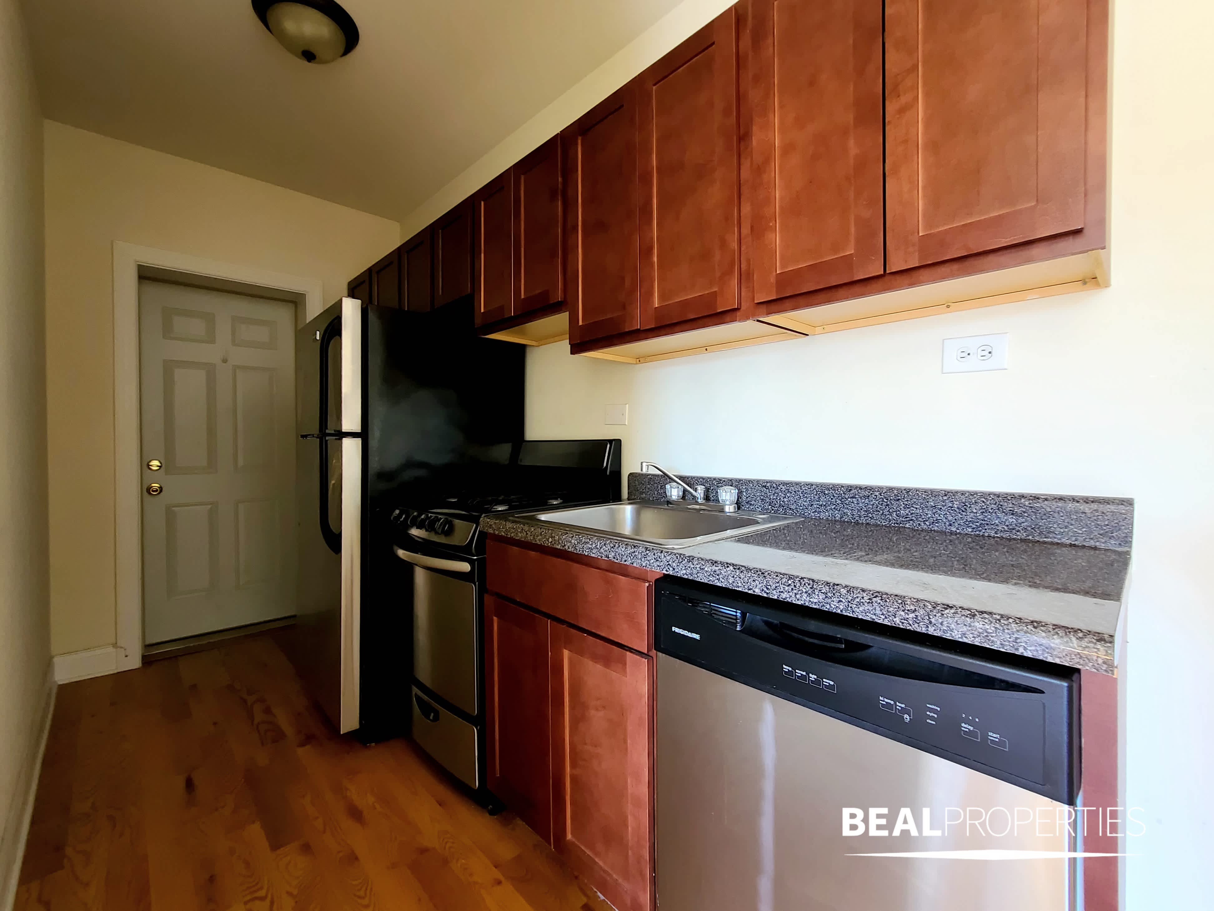 947 W Cornelia Ave – photo 2