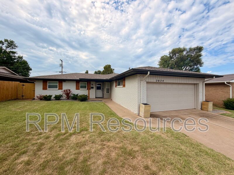 2024 Plymouth Ln – photo 2