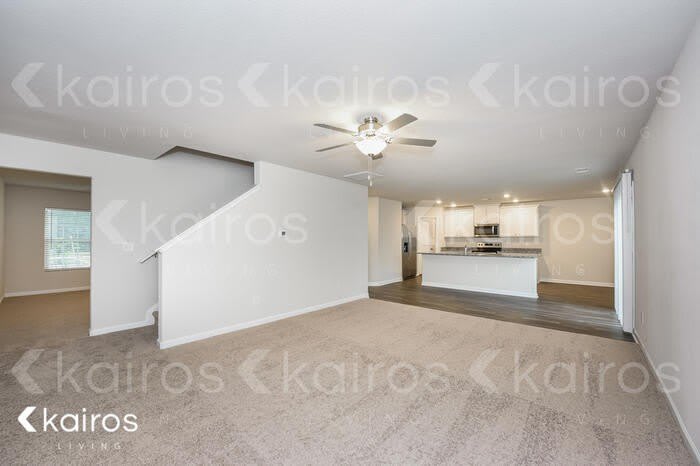 607 Wild Tulip Court – photo 4