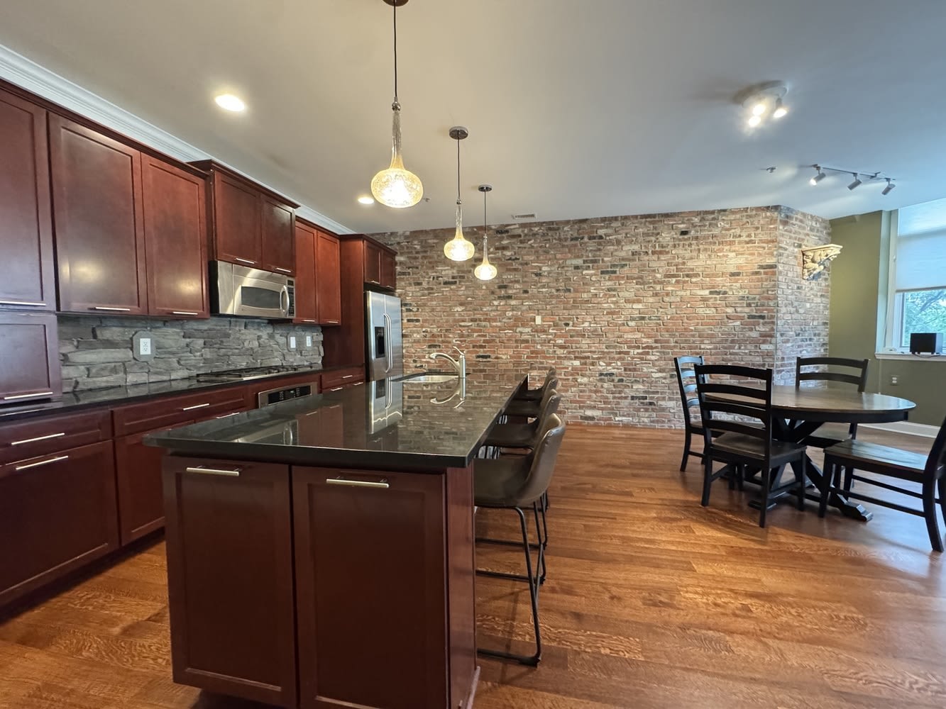 2929 Mcgee Trafficway – photo 3
