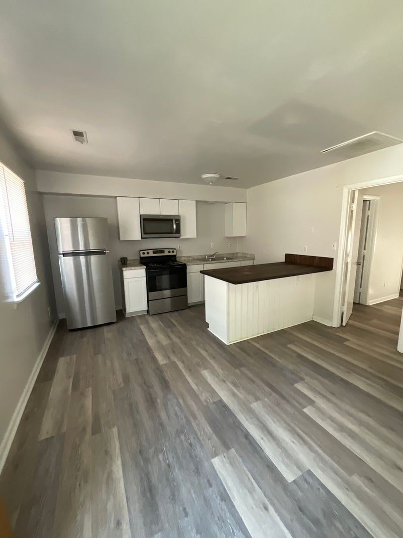 Quiet One Bedroom Apartment Off Rodman Ave – photo 5