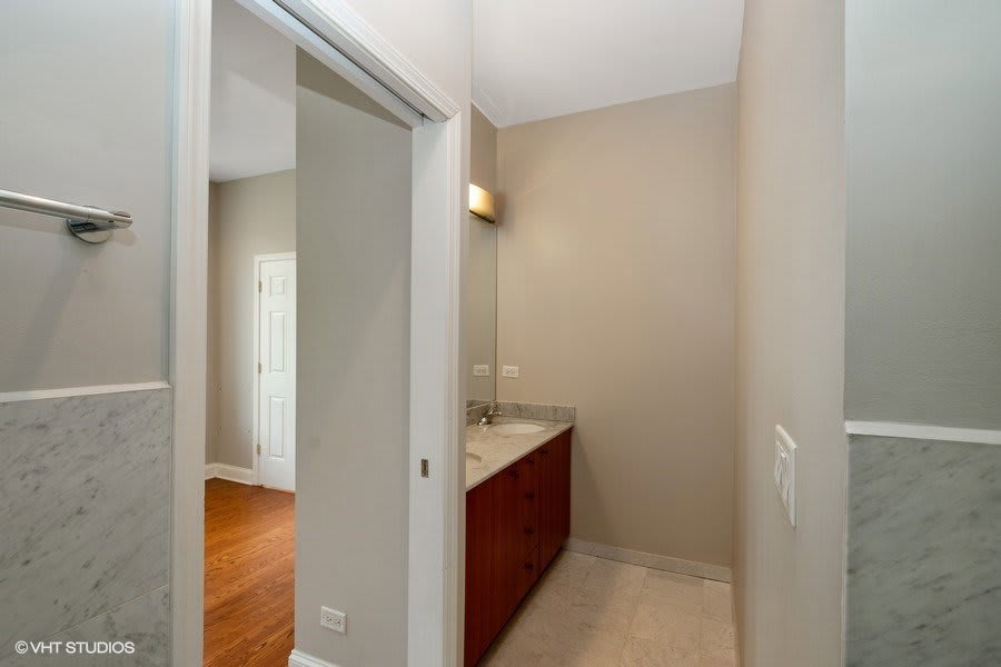 1458 North Artesian Avenue – photo 4