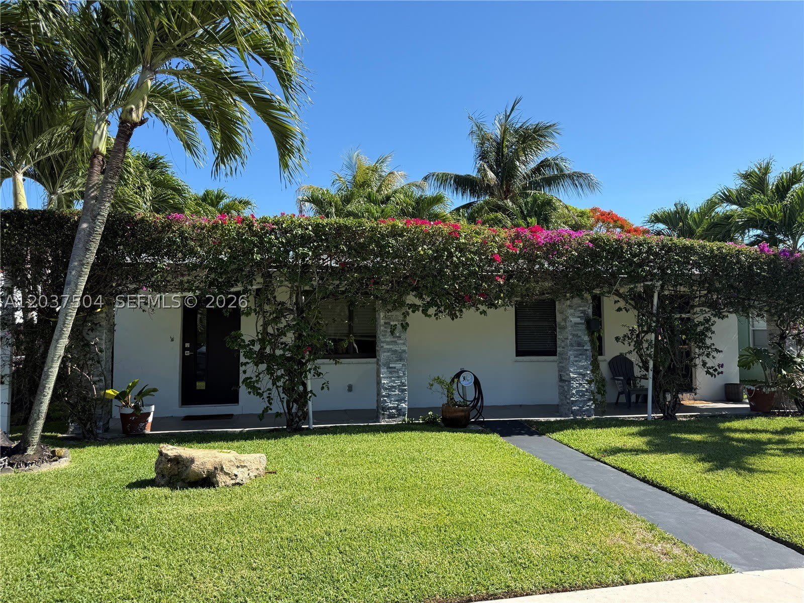 612 W Drew St – photo 1