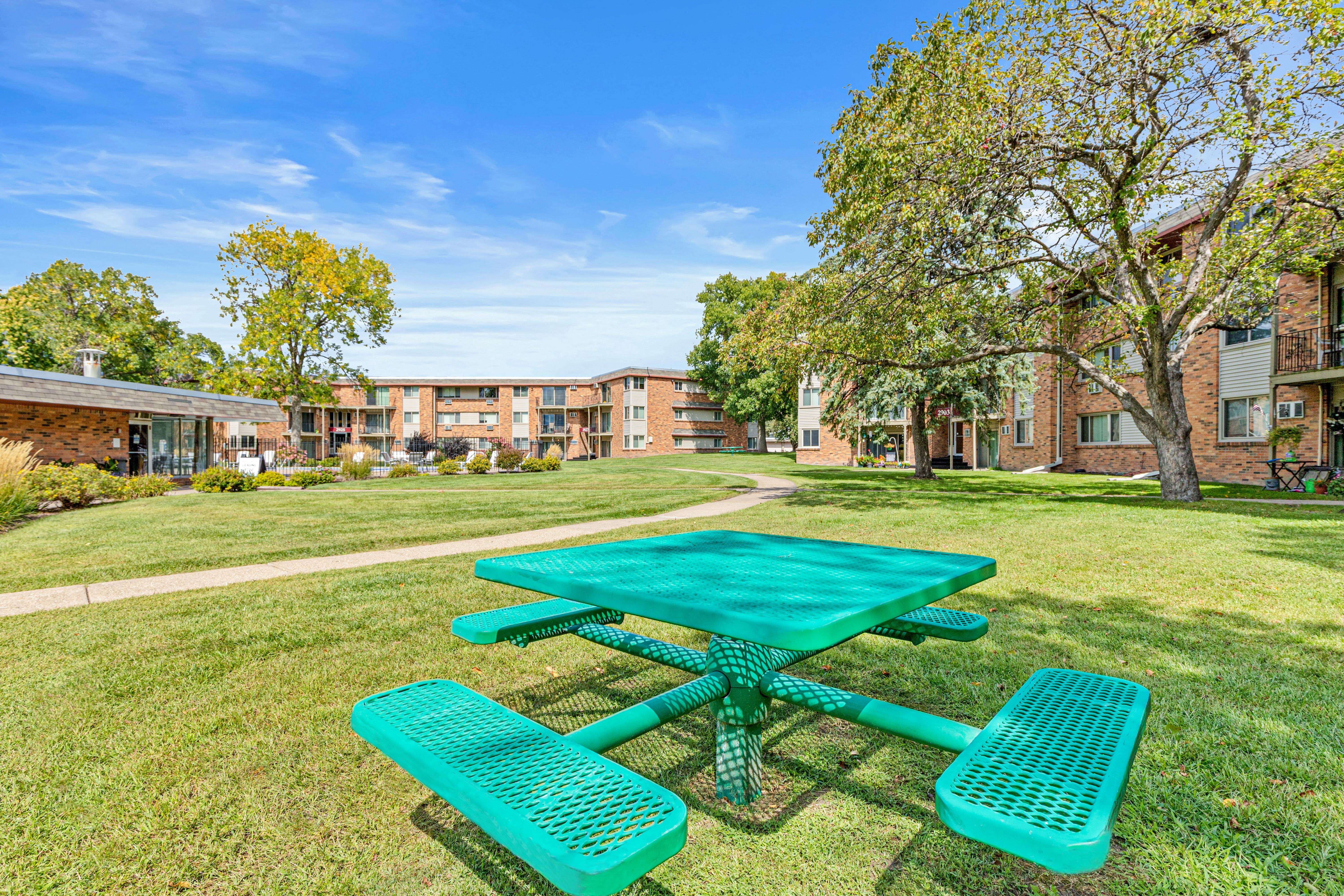 Burgundy Hillsboro Apartments – photo 3