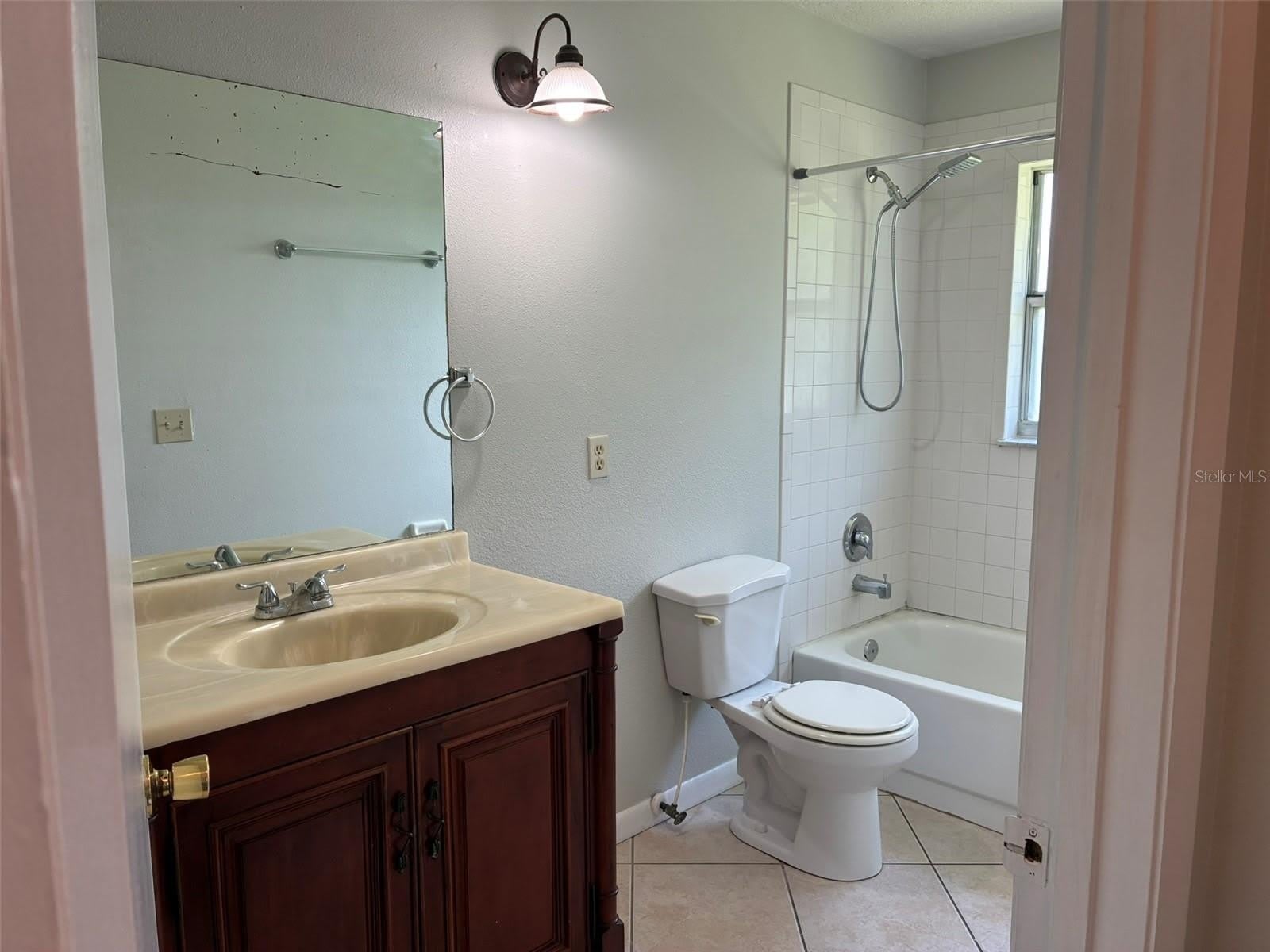 320 QUEEN Avenue – photo 5