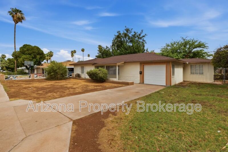 4640 E. Oak St. – photo 2