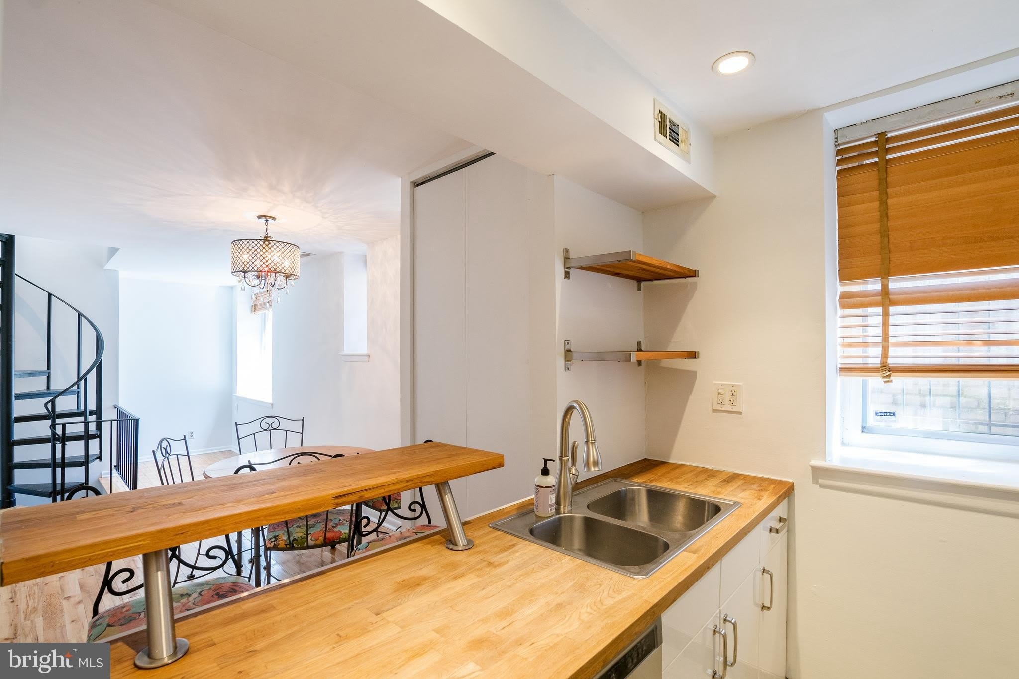 1137 PINE Street – photo 2
