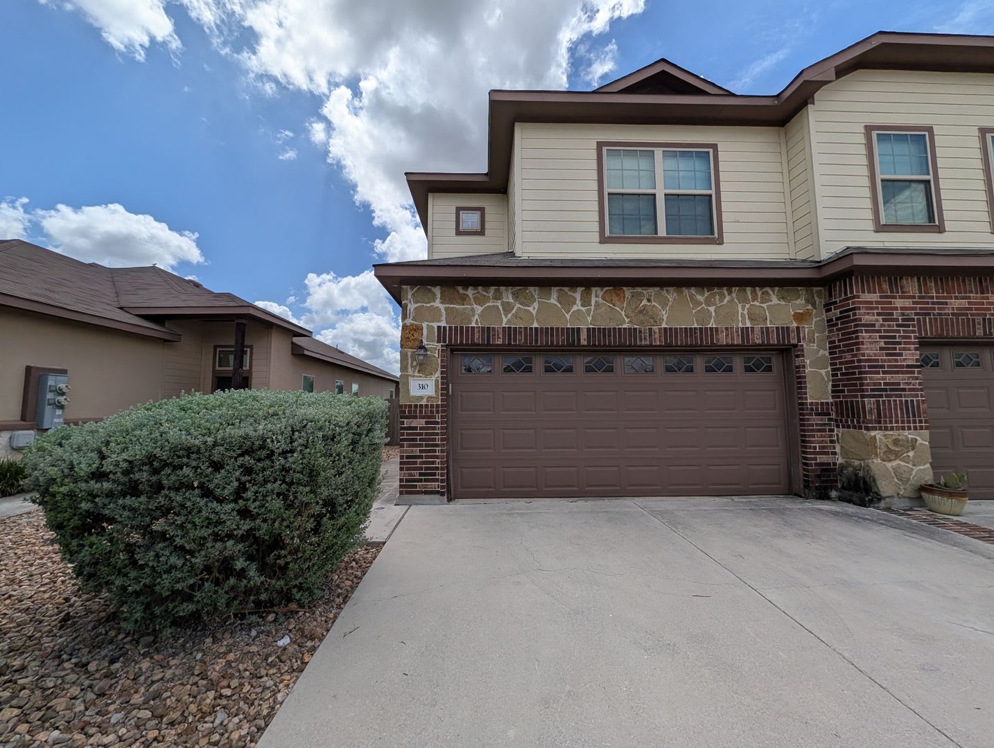 3 2 5 2 Duplex Close To Creekside Shopping Restaurants Entertainment Fenced In Backyard Cisd – photo 1