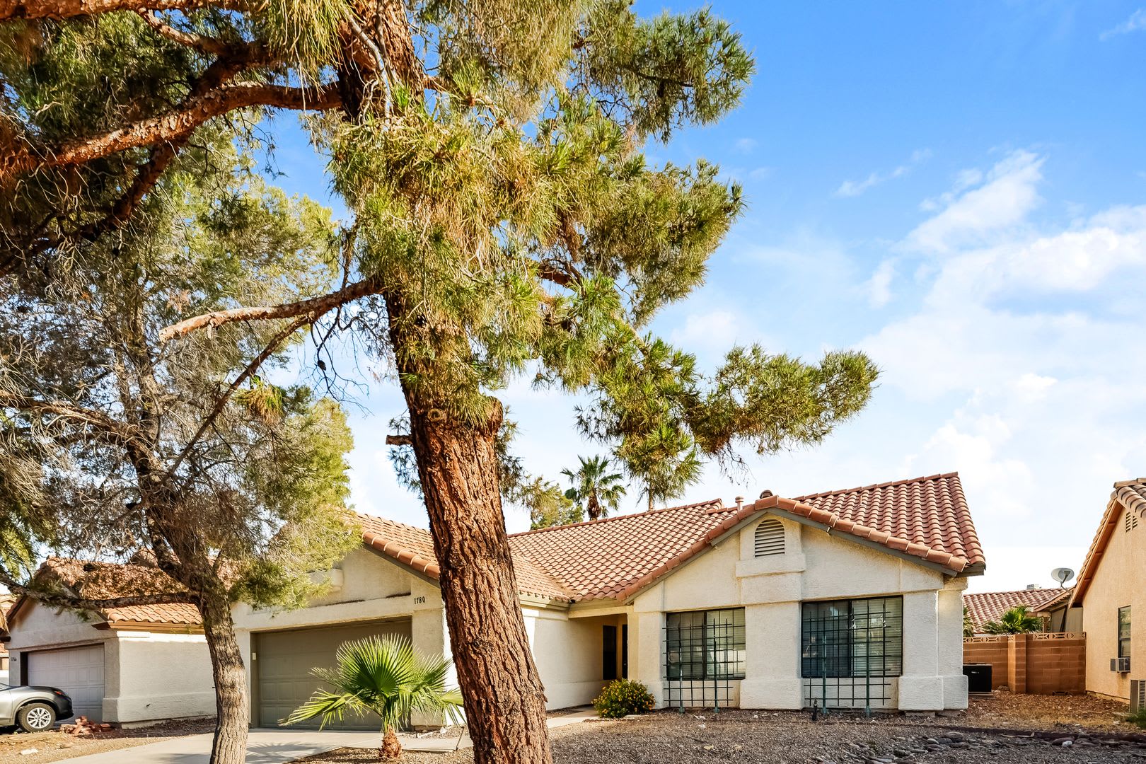 One Story 3 Bed / 2 Bath Single Family Home with Fenced Yard in Las Vegas – photo 3