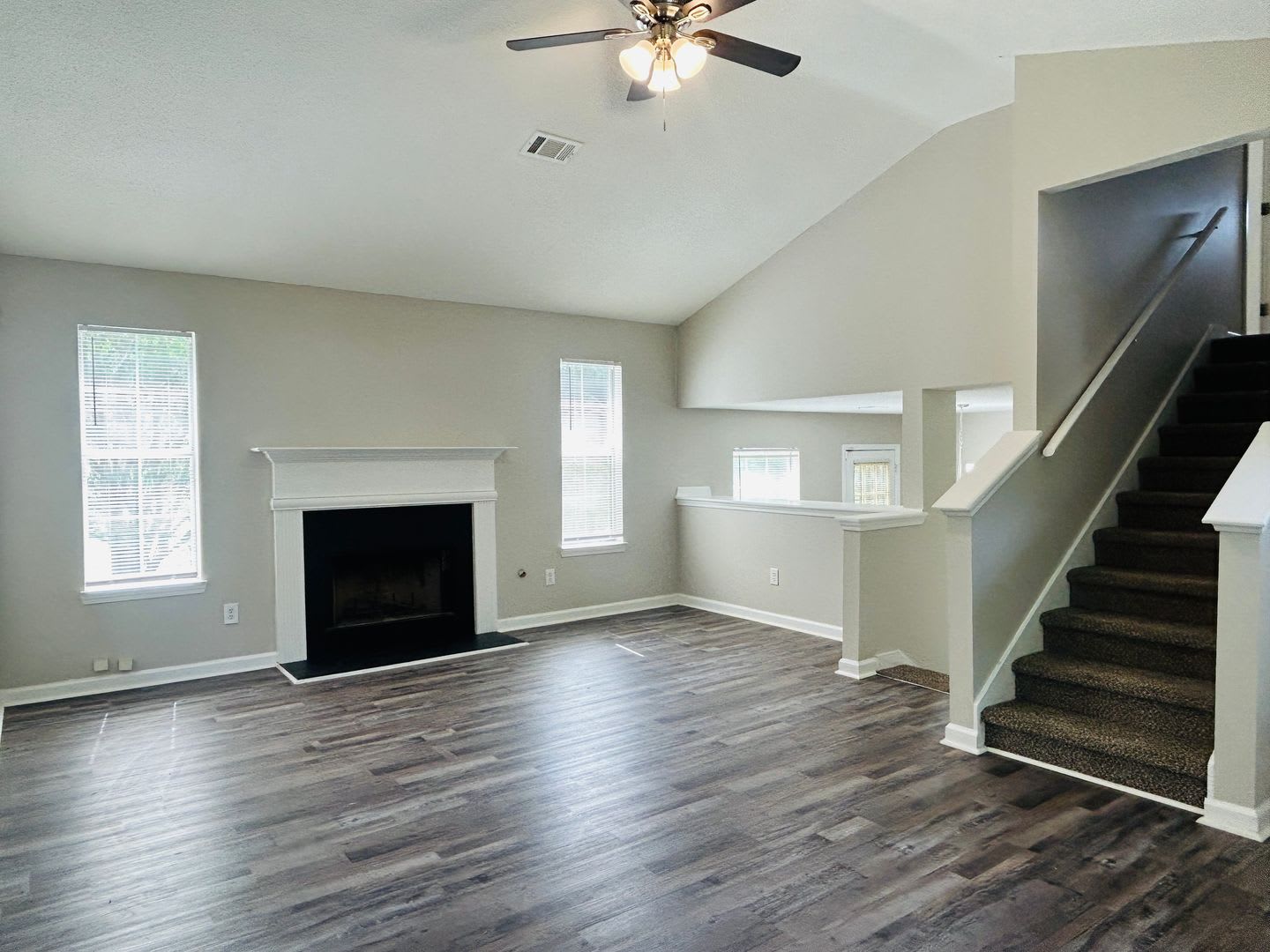 Great location, newly renovated 3 bedroom home in Rex! Must see! – photo 5