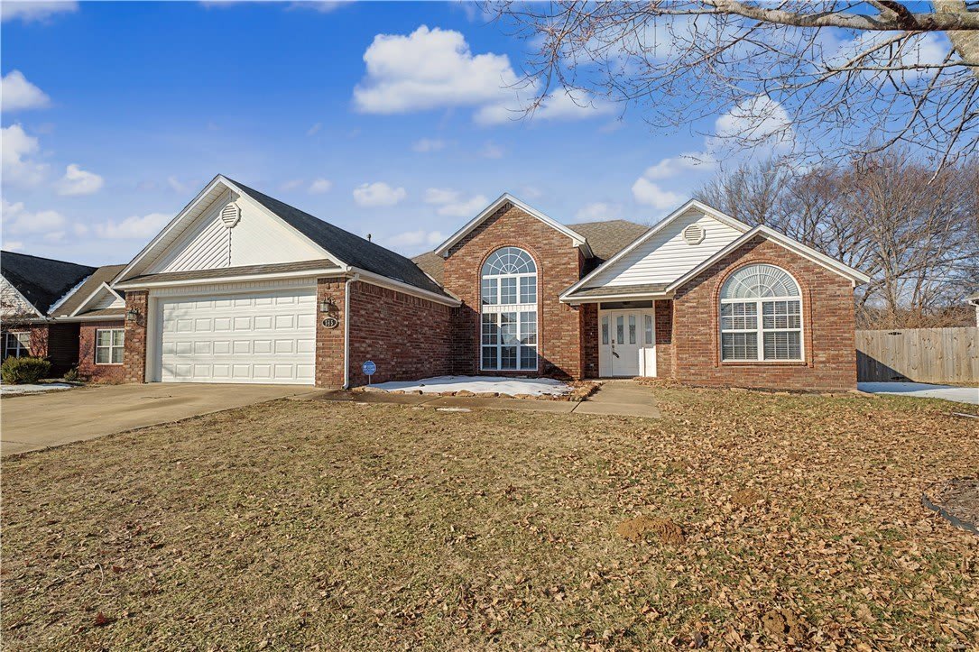 585 Lynn Drive – photo 2