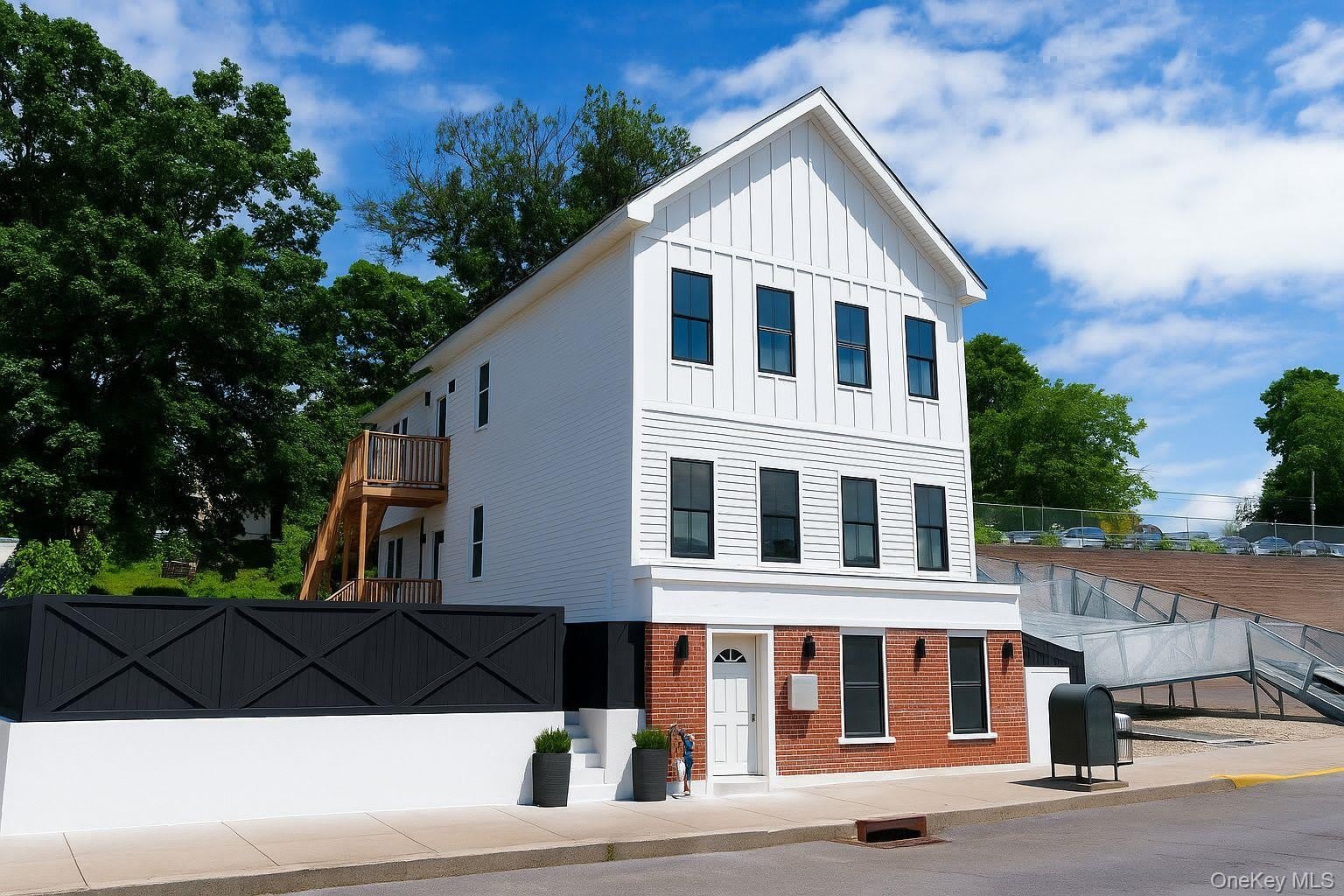 328 Columbia Street – photo 2