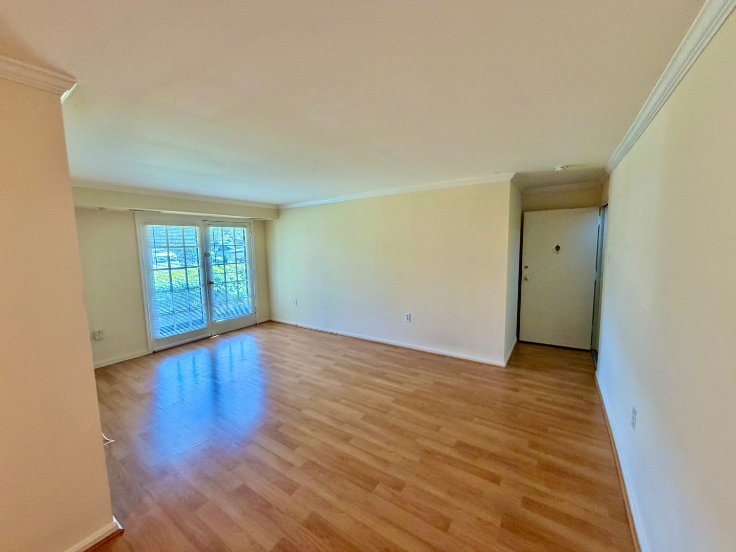 Sail into this 2BR 1BA at the Mayflower Condominiums in Alexandria includes utilities – photo 3