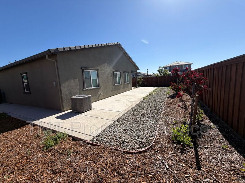 1705 Orchid Avenue – photo 5