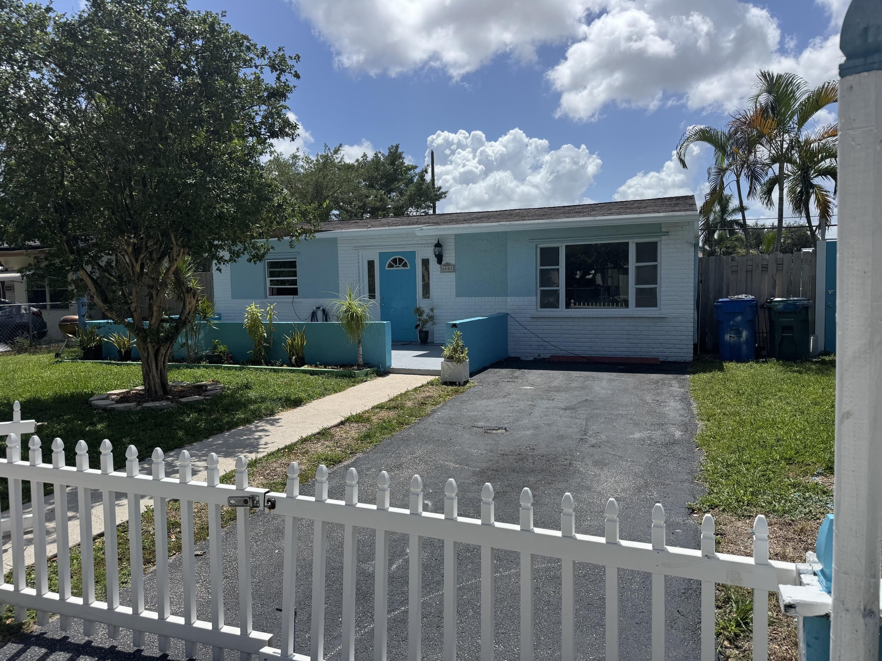 6101 NE 4TH Avenue – photo 1