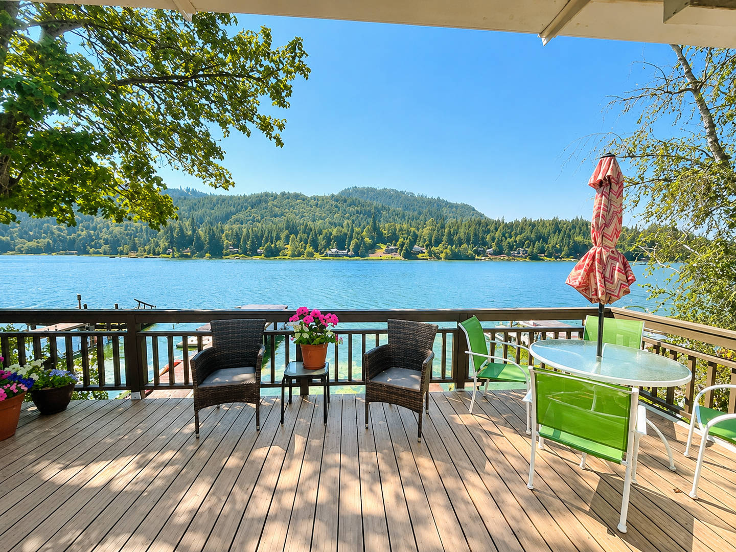 Short Term Furnished Rental: Beautiful Lakeside 2 Bed 1.5 Bath – photo 1