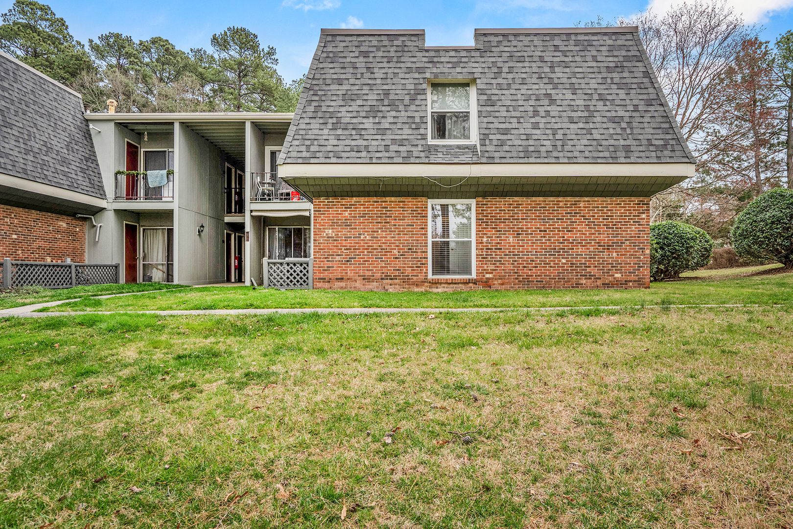 2 Bed 1 5 Bath Condo Close To Unc Beautifully Renovated Move In Ready 500 Off First Month S Rent – photo 2