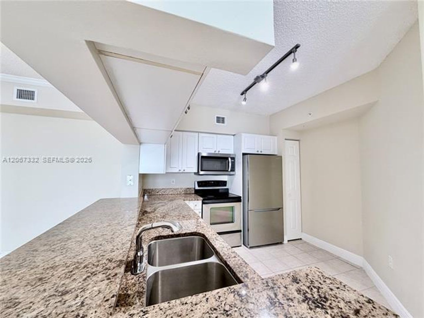 17100 N Bay Rd cu-1105, Sunny Isles Beach, FL 33160 – photo 5