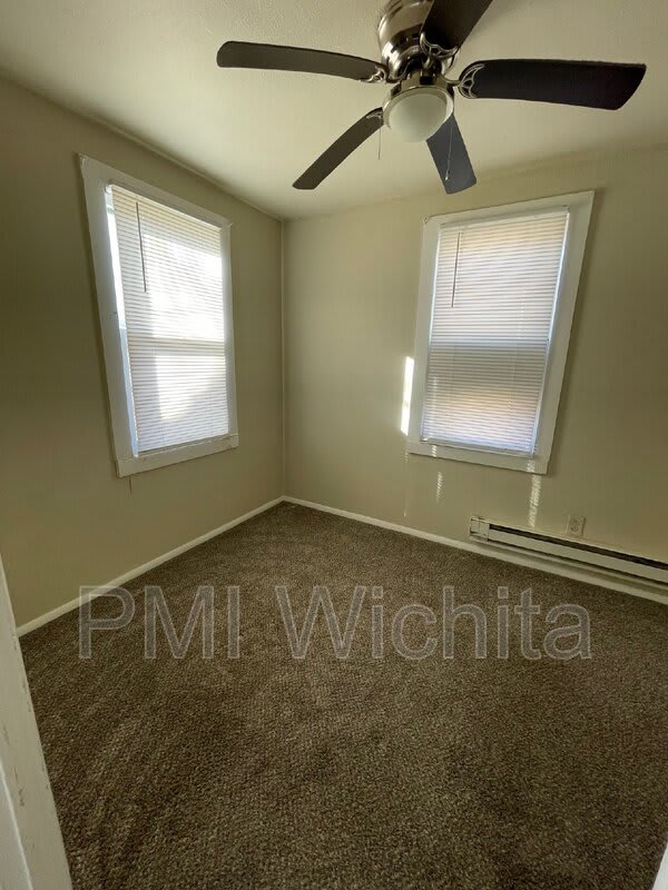418 West Harry Street – photo 4