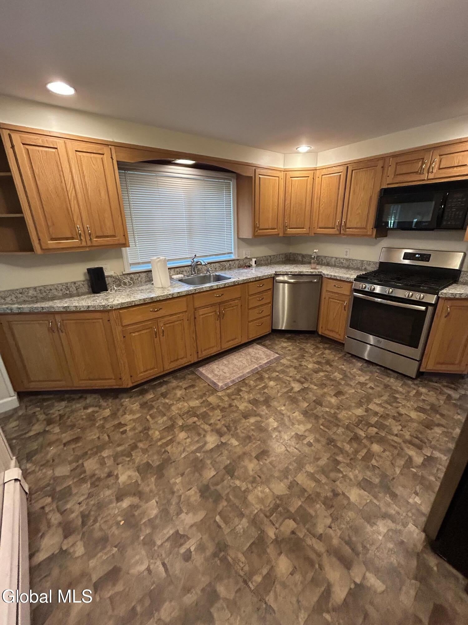 17 Pinewood Road – photo 3