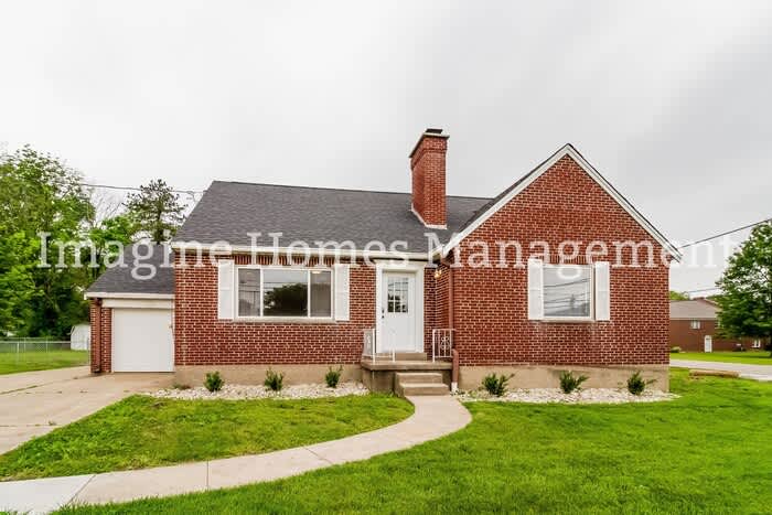 8587 Kenwood Road – photo 1