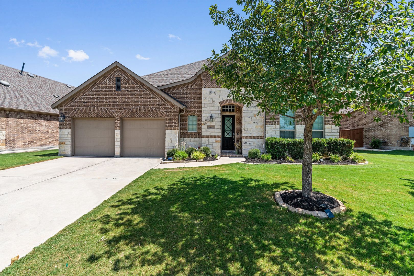 Incredible 4-Bedroom Home in Liberty Hill for Lease – photo 1