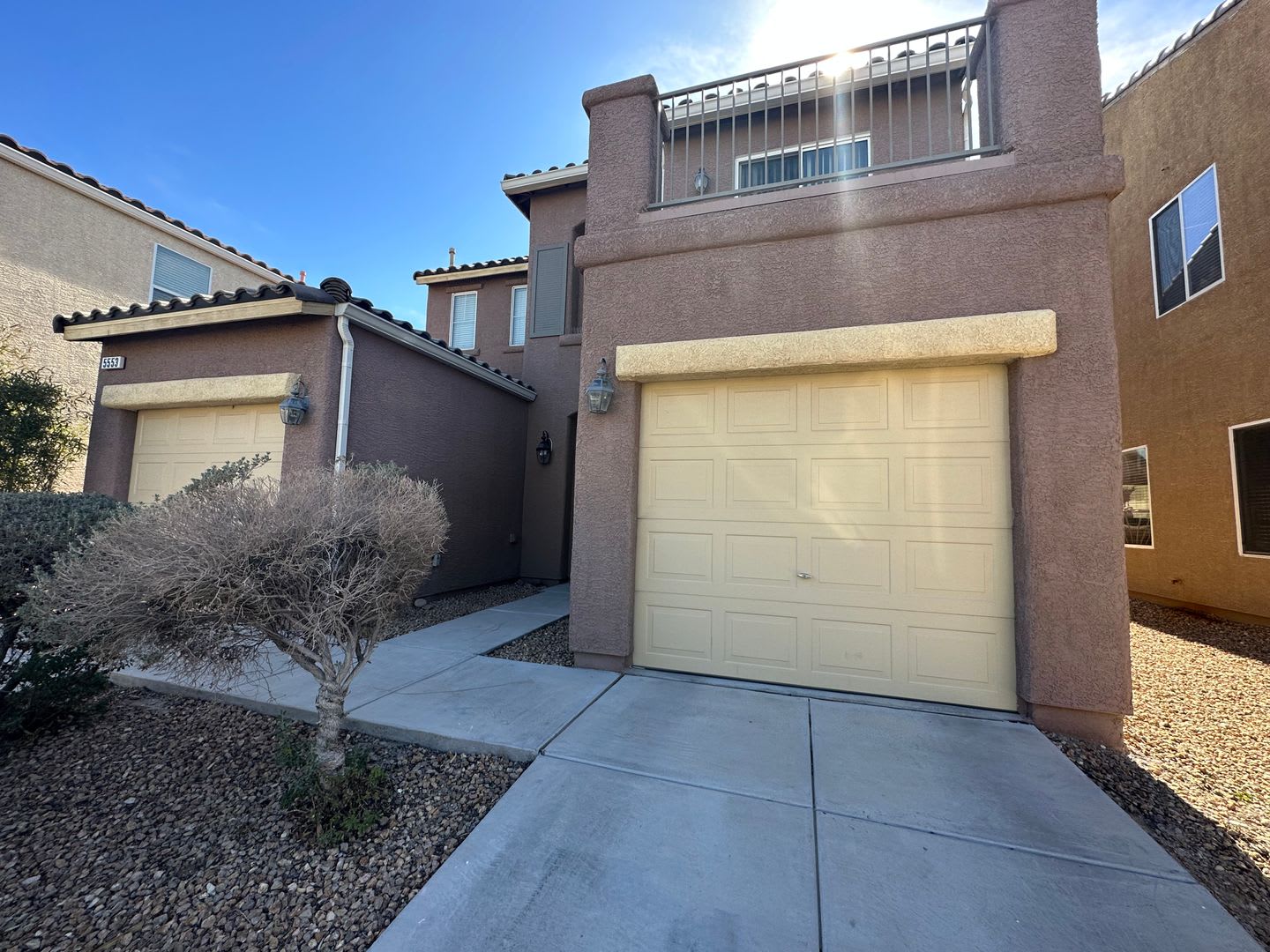 Southwest single family home with split garages – photo 5