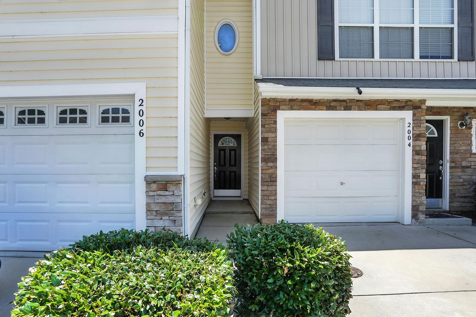 Charming 3-Bedroom Townhome with Fenced Backyard in Raleigh – photo 3