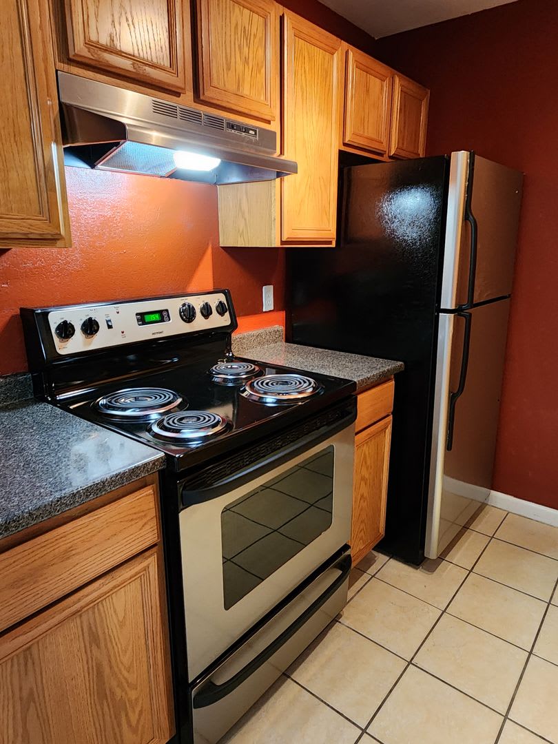 FOR RENT 1 bedroom, 1 bathroom, upper floor condo. – photo 4