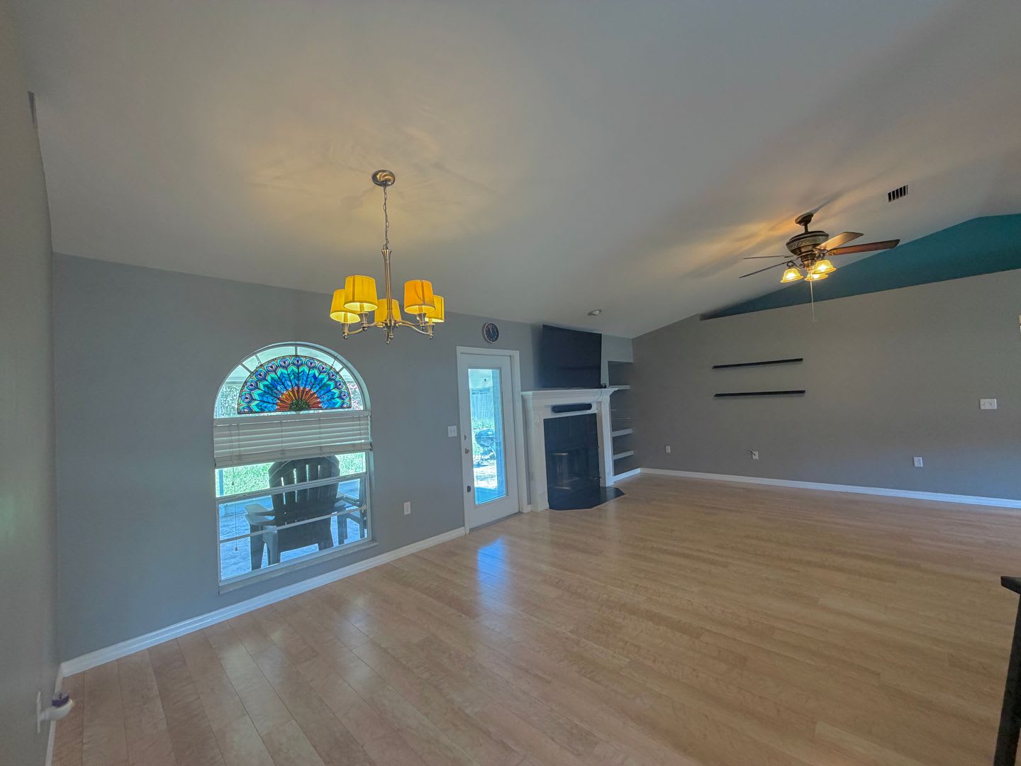 Open Concept 3/2 in Millhopper Station! – photo 4