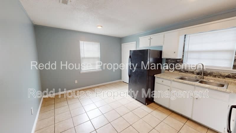 111 Nann St. – photo 5