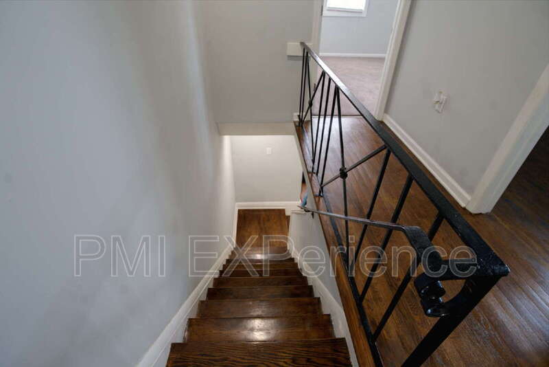 2304 Lakewood Street – photo 5