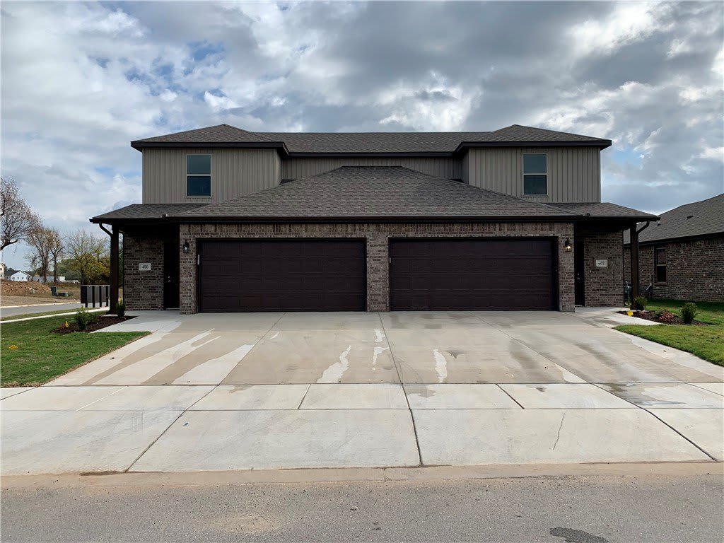 400 Red Robin Street – photo 2