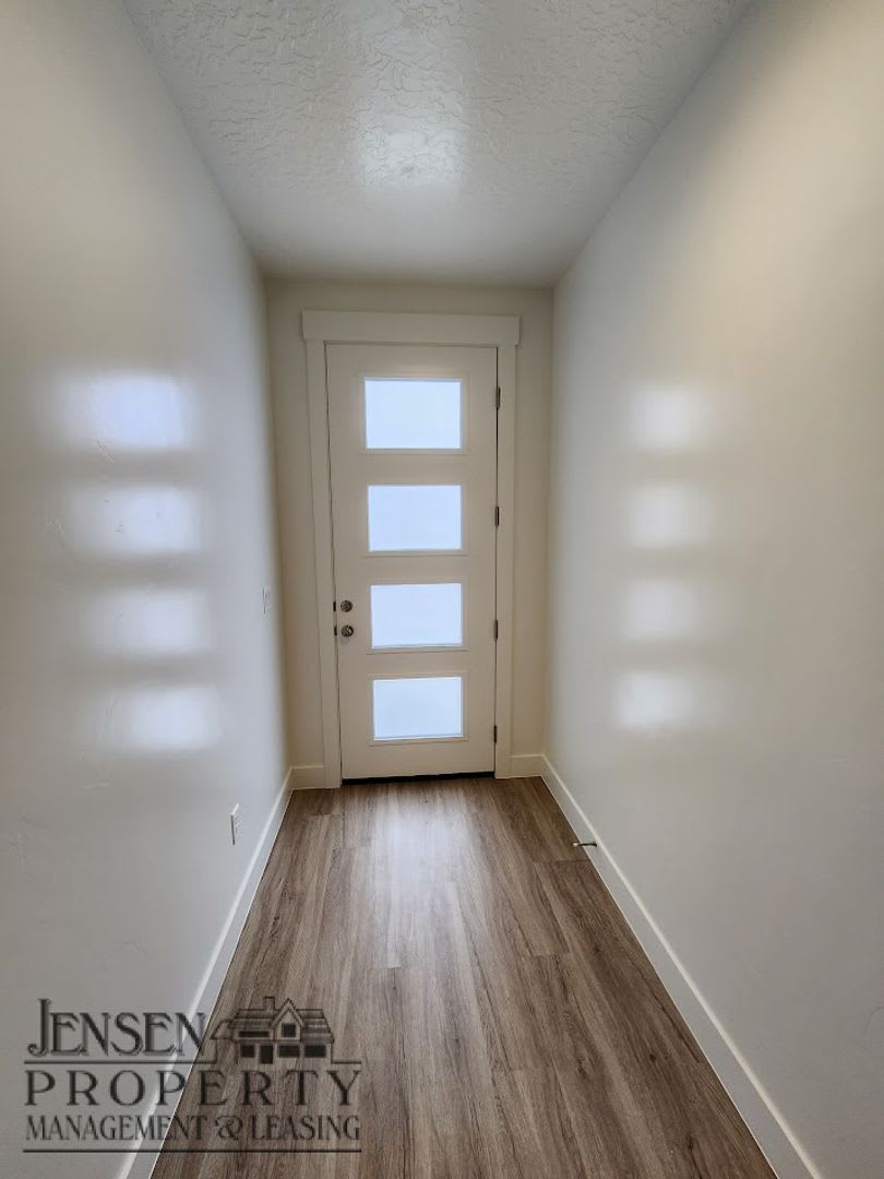 Newer4 Bedroom Town Home – photo 5