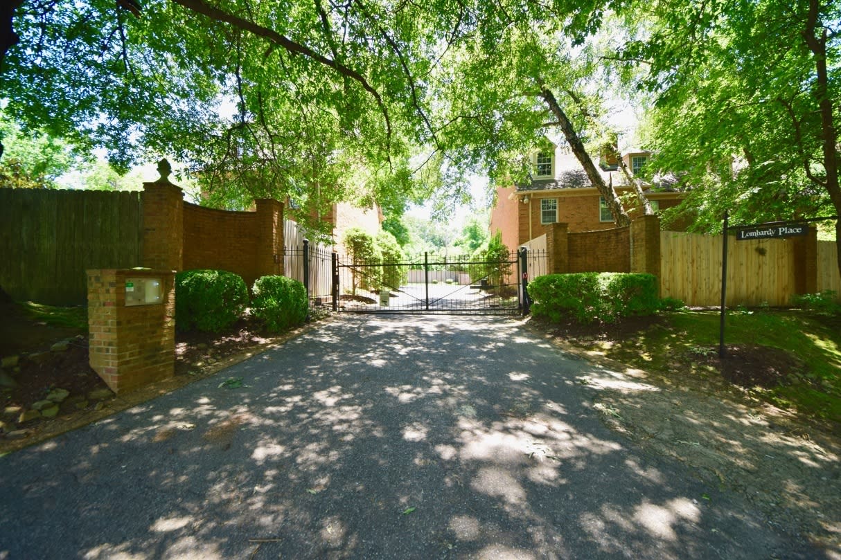 Gated 3 Bedroom, 2 Bathroom Near Chickasaw Gardens – photo 4