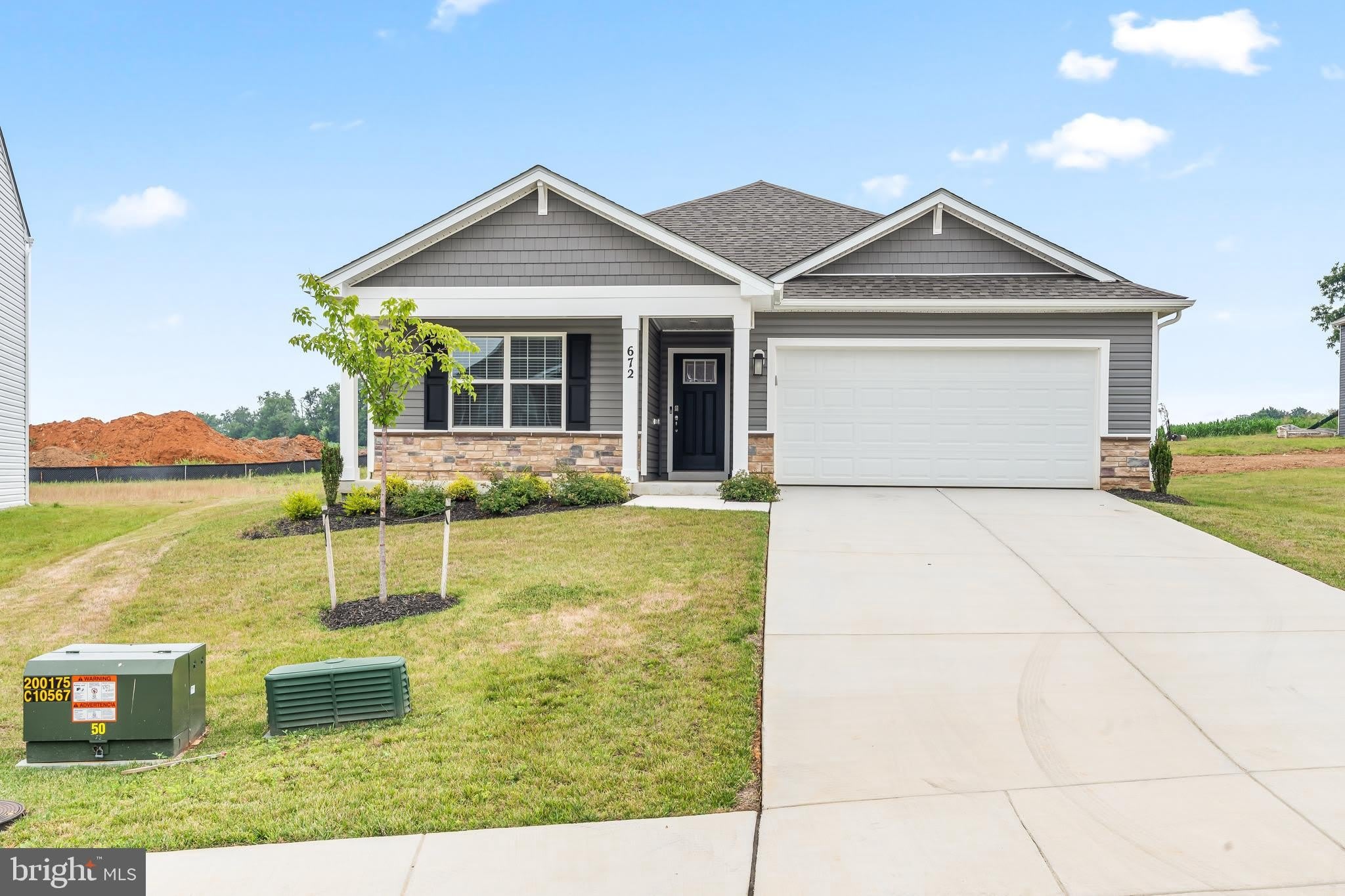 672 ARMSTRONG Avenue – photo 1