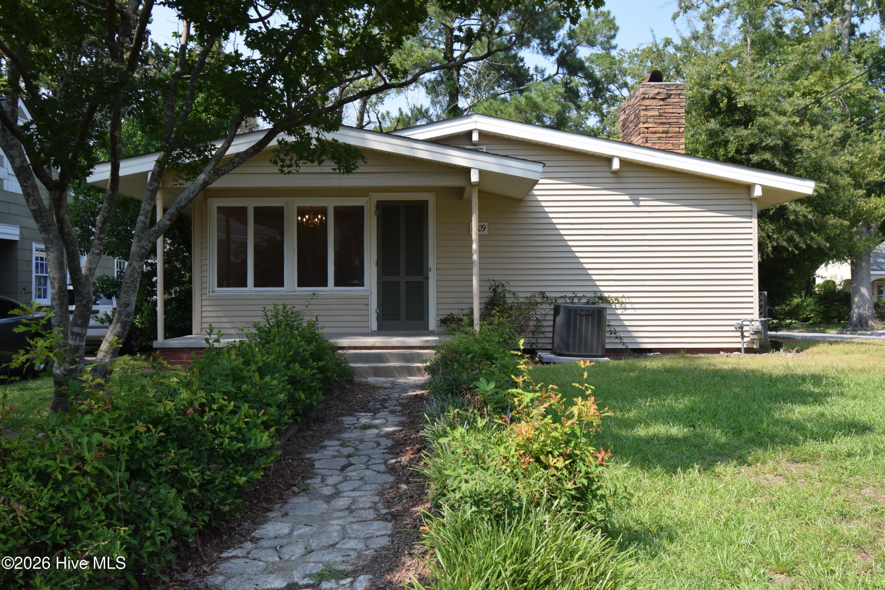 1509 E 4th Street – photo 1